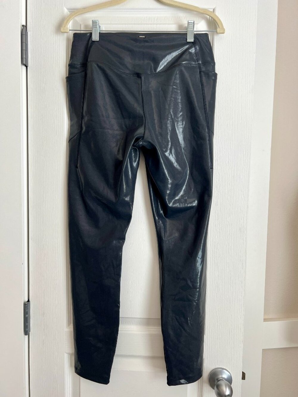 Victoria's Secret PINK Ultimate High-Waist Pure Black Shine Leggings NWT Size Lg - Picture 2 of 6